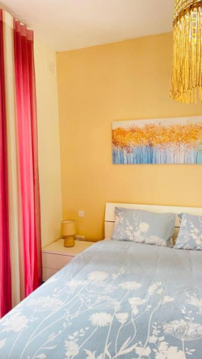 Central & Comfy 2 bedroom apartment